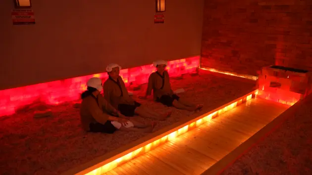 Thư giãn với tắm khoáng, xông hơi
