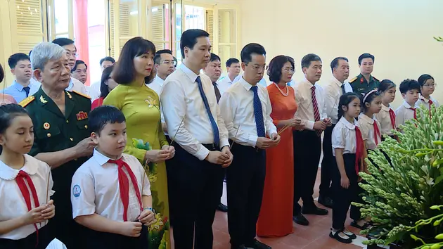 Quận Hoàn Kiếm: Dâng hương tưởng niệm Chủ tịch Hồ Chí Minh
