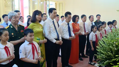 Quận Hoàn Kiếm: Dâng hương tưởng niệm Chủ tịch Hồ Chí Minh