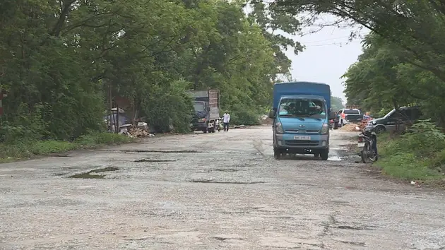 Đường xuống cấp, gây nguy hiểm ở huyện Sóc Sơn