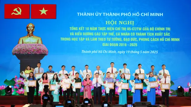 Chủ tịch Hồ Chí Minh - tấm gương học tập suốt đời