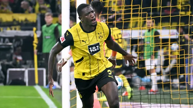 Borussia Dortmund giành 3 điểm trên sân nhà