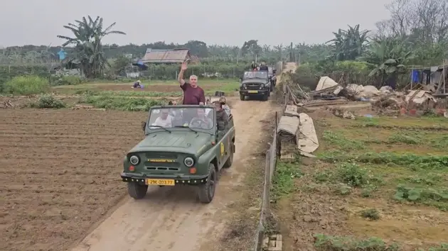 Khám phá Hà Nội trên xe Jeep huyền thoại