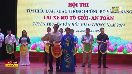 Cán bộ gương mẫu chấp hành Luật Giao thông