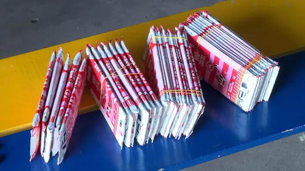 Từ rác thải thành sản phẩm tái chế ứng dụng cao | Chuyển đổi xanh | 19/04/2025