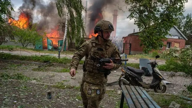 Nga - Ukraine giằng co tại Kharkov và Lugansk