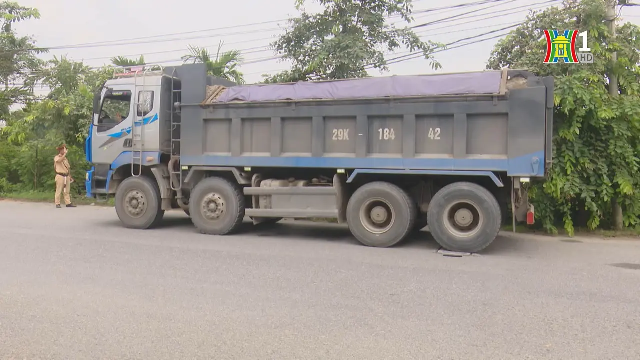 Cảnh sát giao thông trật tự - Công an huyện Đan Phượng tập trung tuần tra, xử lý nghiêm các xe vi phạm quá khổ, quá tải.