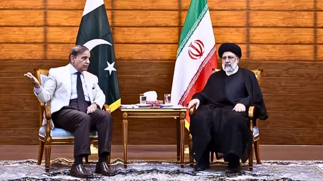 Tổng thống Iran thăm Pakistan hàn gắn quan hệ song phương