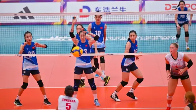 ĐT bóng chuyền nữ Việt Nam thắng kịch tính U21 Canada