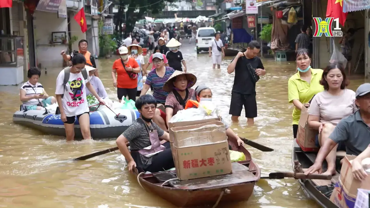 Việc sống chung với thiên tai dường như sẽ là điều quen thuộc và cần phải thích ứng đối với mỗi người dân đô thị.