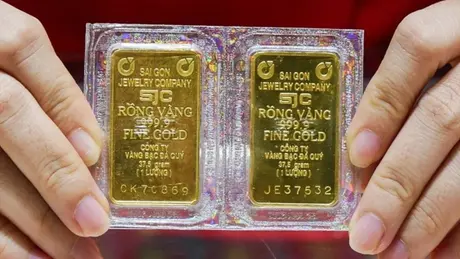 Sau phiên đấu thầu ‘ế’, giá vàng tăng tới 84,3 triệu đồng/lượng