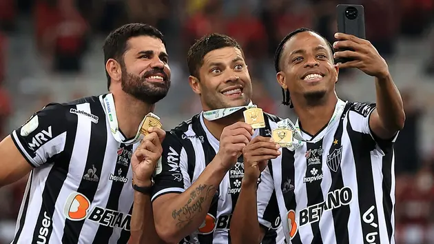 Atletico Mineiro hủy diệt River Plate trên sân nhà