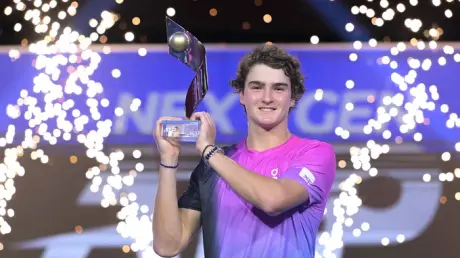 Joao Fonseca vô địch ATP Next Gen Finals 2024 ở tuổi 18