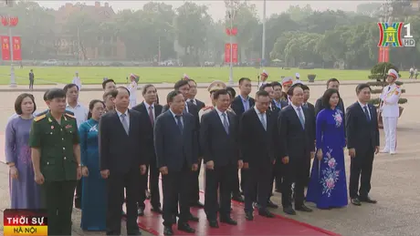 Lãnh đạo TP Hà Nội vào Lăng viếng Chủ tịch Hồ Chí Minh 