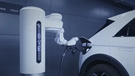 Hyundai triển khai robot hỗ trợ sạc xe điện