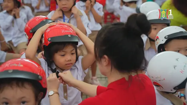 Tặng 1,7 triệu mũ bảo hiểm cho học sinh lớp 1