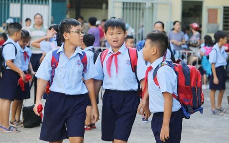 Nam sinh phải cắt tinh hoàn sau điều trị kháng sinh