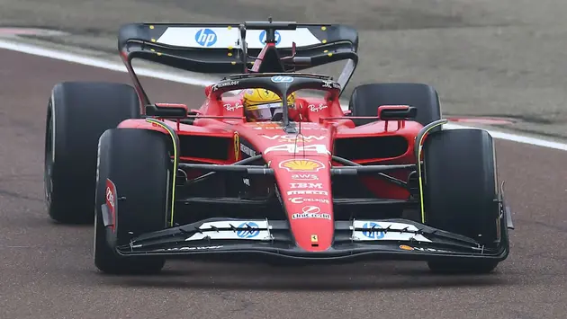 Lewis Hamilton ra mắt trong màu áo Ferrari