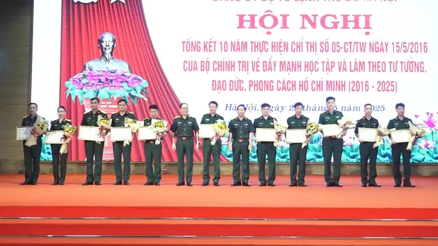 Khen thưởng 38 tập thể, cá nhân thực hiện Chỉ thị số 05