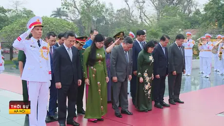 Lãnh đạo TP. Hà Nội vào Lăng viếng Chủ tịch Hồ Chí Minh