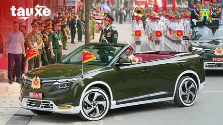 Chiếc VF9 mui trần phục vụ lễ diễu binh, diễu hành | Bản tin Tàu và Xe | 29/04/2025