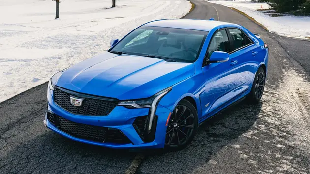 Cadillac CT4-V Blackwing dẫn đầu top xe tốt nhất năm 2025