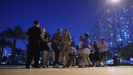 Khiêu vũ buổi tối