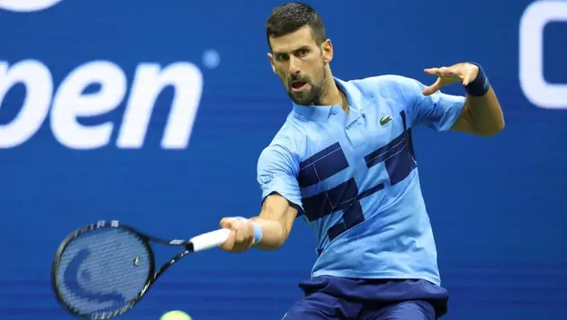 Djokovic đi tiếp sau khi Djere gặp chấn thương