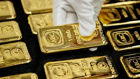 Giá vàng giảm nhẹ do căng thẳng thương mại hạ nhiệt