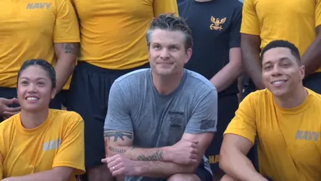 Bộ trưởng Pete Hegseth tham gia huấn luyện quân đội tại Singapore
