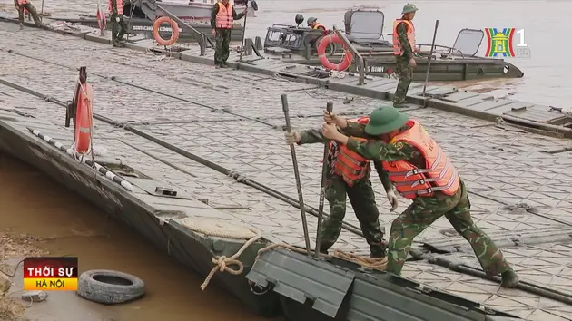 Thông xe cầu phao Phong Châu