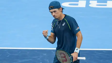 Alex De Minaur đi tiếp tại giải quần vợt Paris Master