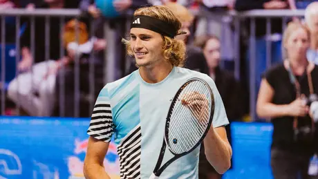 Alexander Zverev đi tiếp tại giải quần vợt Paris Master