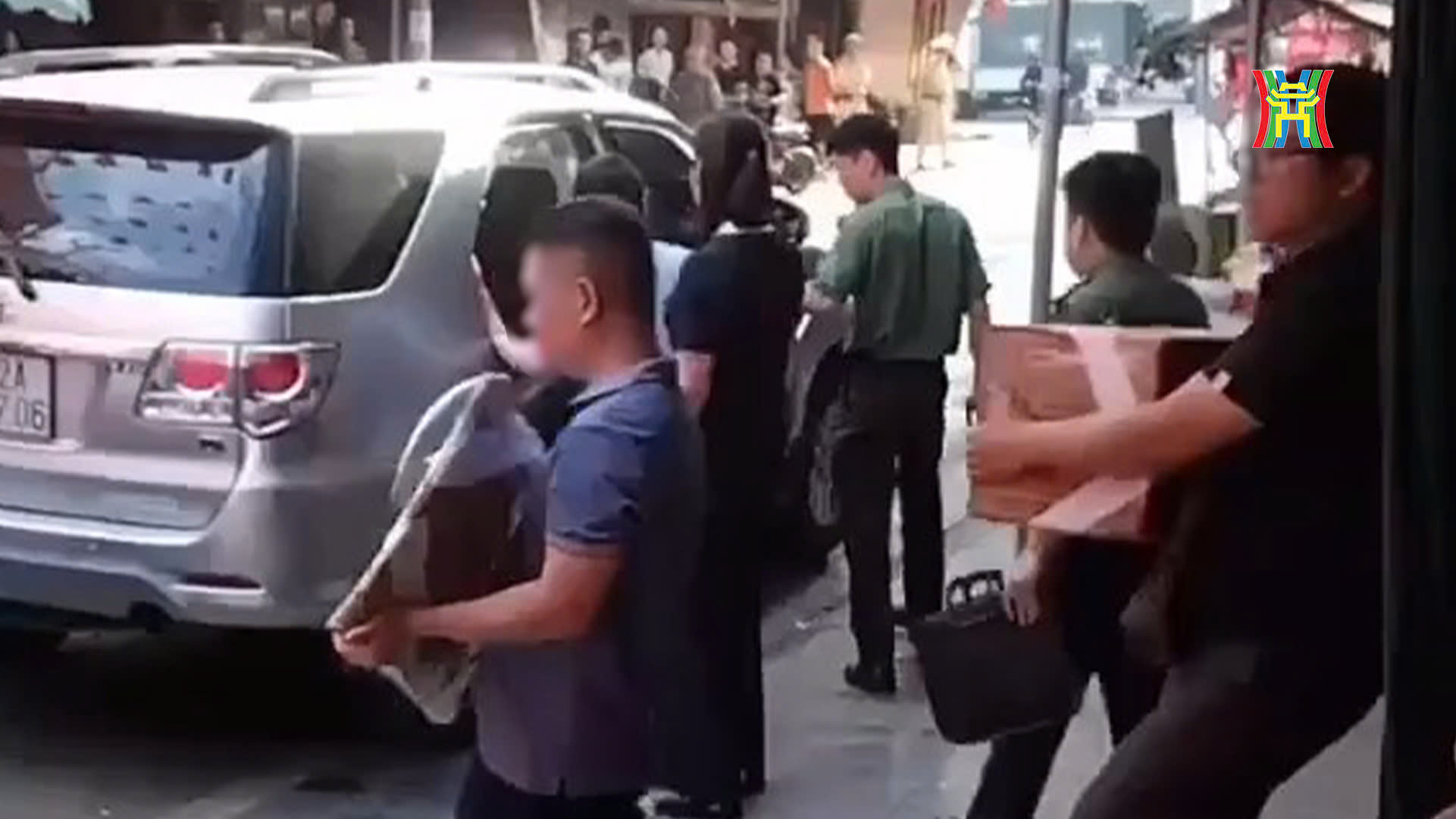 Công an khám xét nhà riêng, bắt giữ TikToker Lê Việt Hùng