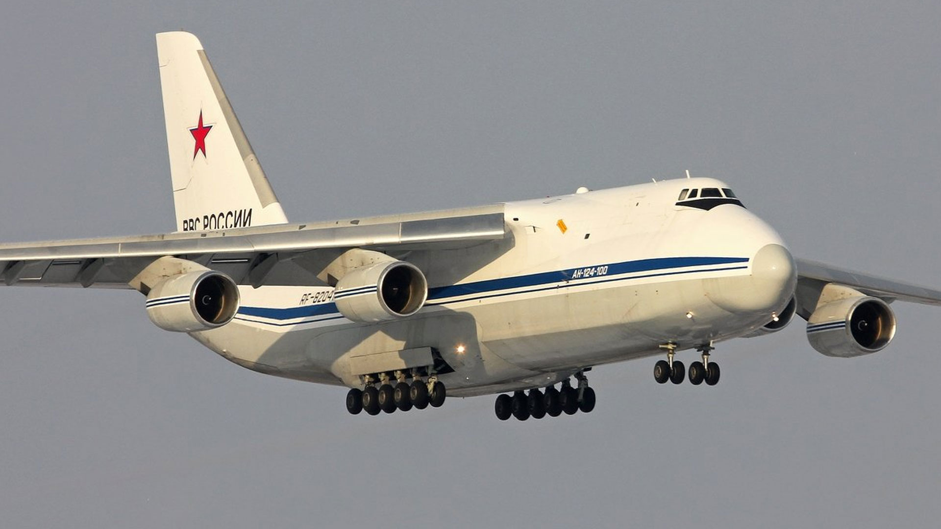 Máy bay Antonov An-124: Cỗ máy vận tải lớn nhất thế giới