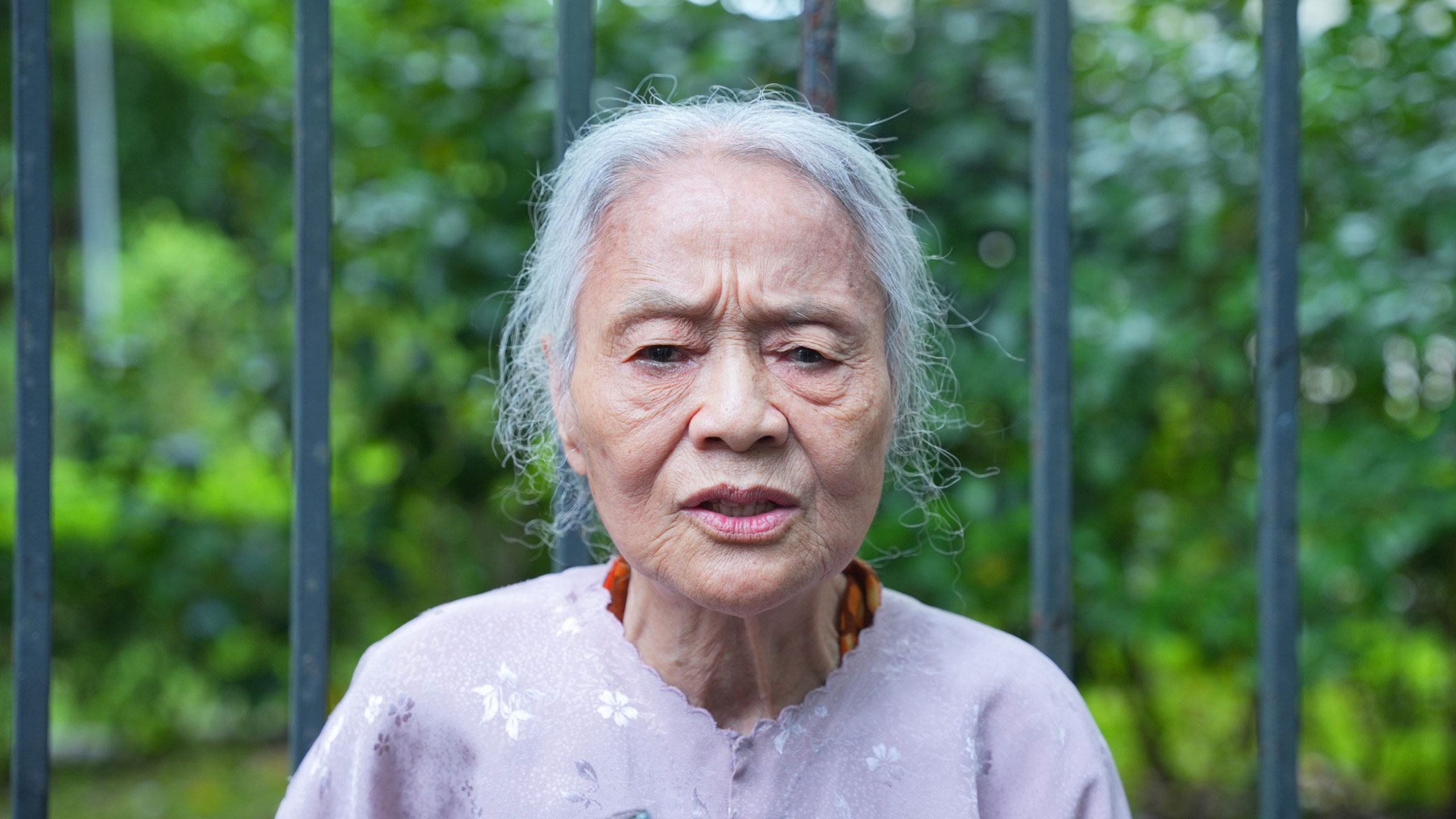 Cụ bà 77 tuổi một mình đi từ Hà Nam tới viếng Tổng Bí thư