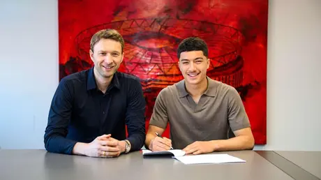 Cầu thủ Việt kiều đắt giá ký hợp đồng với Bayer Leverkusen