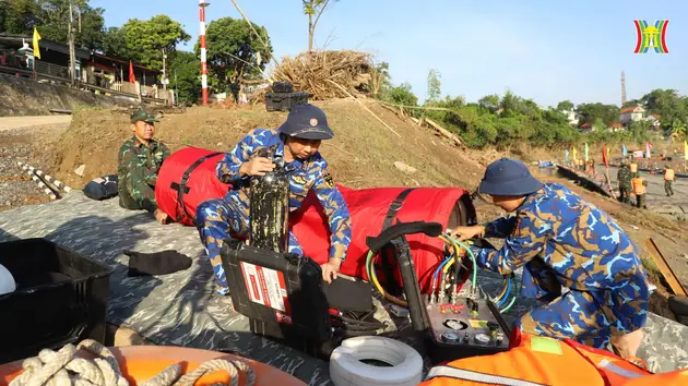 Khó khăn công tác tìm kiếm, cứu hộ tại cầu Phong Châu