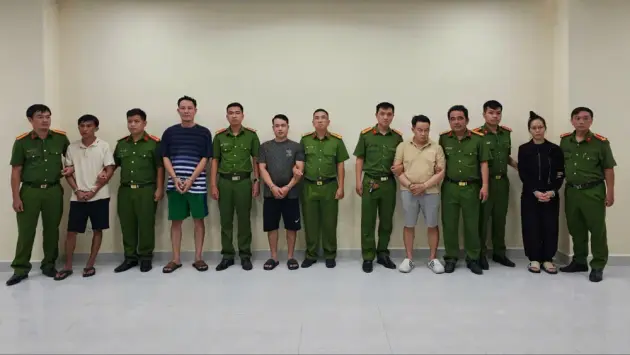 Triệt phá đường dây sản xuất dầu nhớt giả quy mô lớn