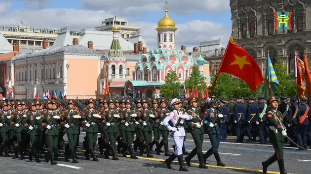 Đoàn QĐND Việt Nam duyệt binh trên Quảng trường Đỏ