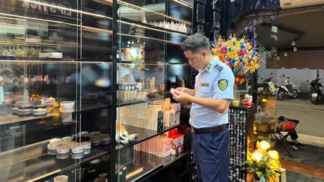 Tạm giữ mỹ phẩm nhập lậu trị giá gần 100 triệu đồng