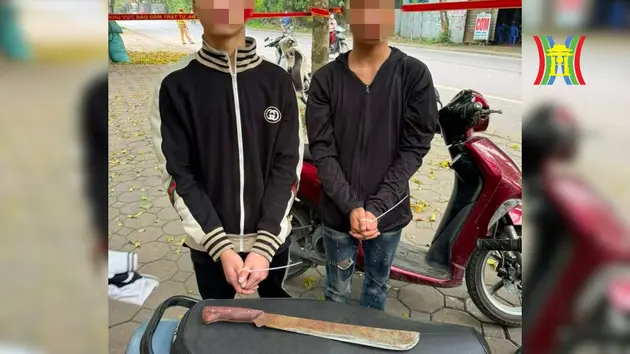 Hai thiếu niên bỏ học, mang dao đi đánh nhau