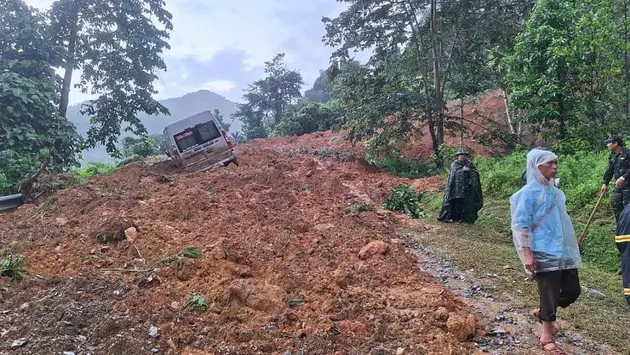 Chuyện về chiếc đồng hồ trên nóc nhà Bưu điện | Chuyện Hà Nội | 18/10/2024