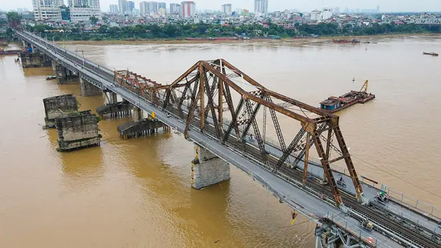 Bỏ lệnh cấm người và xe qua cầu Long Biên, cầu Đuống