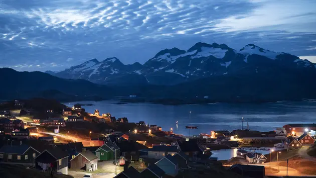 Các đồng minh 'bật đèn xanh' cho ông Trump mua lại Greenland