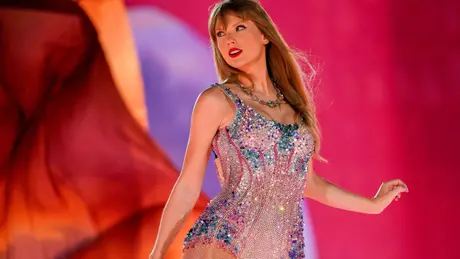 'Nữ hoàng bán đĩa' Taylor Swift tung gần 20 phiên bản album