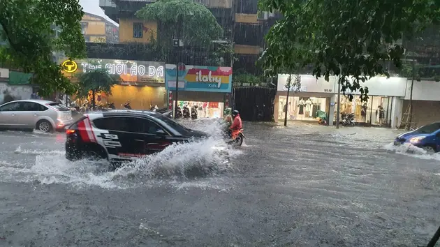 Hà Nội có khả năng mưa dông gây ngập vào chiều tối