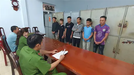 Khởi tố 6 đối tượng hiếp dâm bé gái 14 tuổi