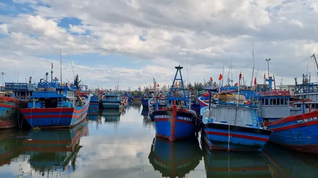 Gió mạnh dần tại Lý Sơn, Quảng Ngãi cấm tàu ra biển