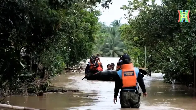 Bão Trà Mi đổ bộ Philippines, ít nhất 24 người thiệt mạng